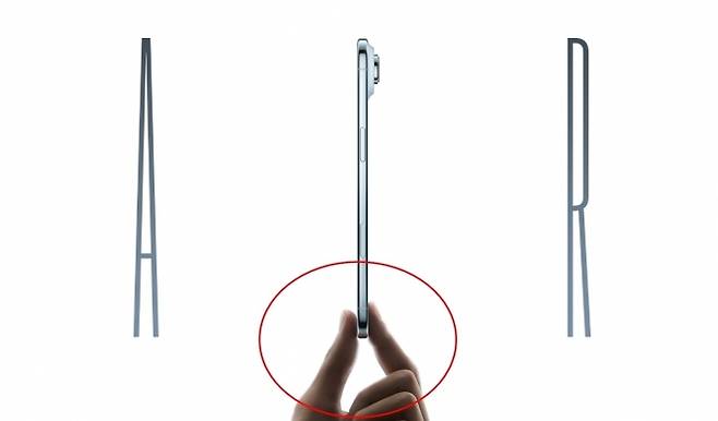 애플이 역대 가장 얇은 아이폰인 ‘아이폰 에어’를 공개한 가운데 한국에서만 ‘집게 손’이 삭제된 홍보 이미지를 선보였다. 애플 홈페이지 캡처