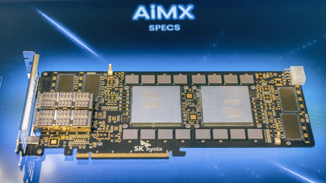 SK하이닉스의 프로세싱인메모리(PIM)인 AiM과 AiMX 제품. 사진 제공=SK하이닉스