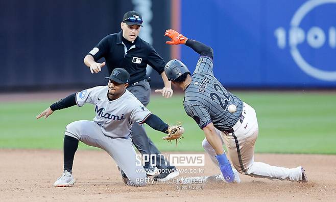 ▲ 2루 도루에 성공하는 후안 소토. 뉴욕 메츠로 이적하고 주루 능력이 발전했다고 평가받는다.