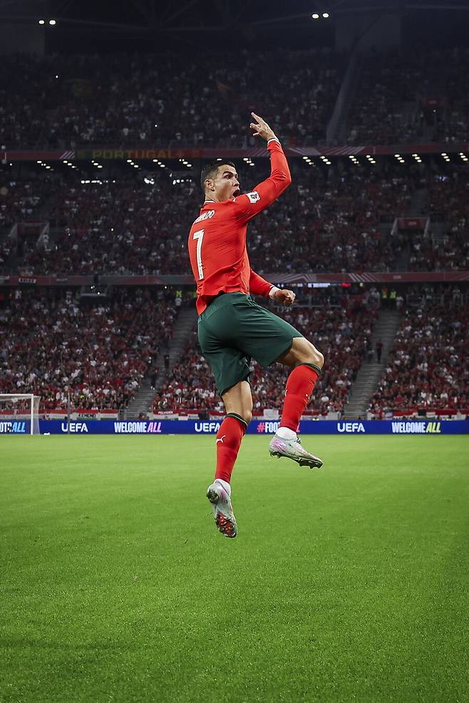 ▲ 호날두가 2026 국제축구연맹(FIFA) 북중미월드컵 유럽예선 헝가리전에서 골을 넣고 '월드컵 예선 역대 최다골' 타이 기록을 만들었다 ⓒ연합뉴스/EPA