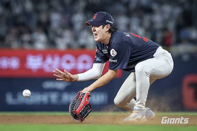 롯데 자이언츠 내야수 나승엽이 10일 부산 사직야구장에서 열린 2025 신한 SOL Bank KBO리그 한화 이글스와의 팀 간 15차전에서 수비 실책과 무안타로 부진했다. 사진 롯데 자이언츠