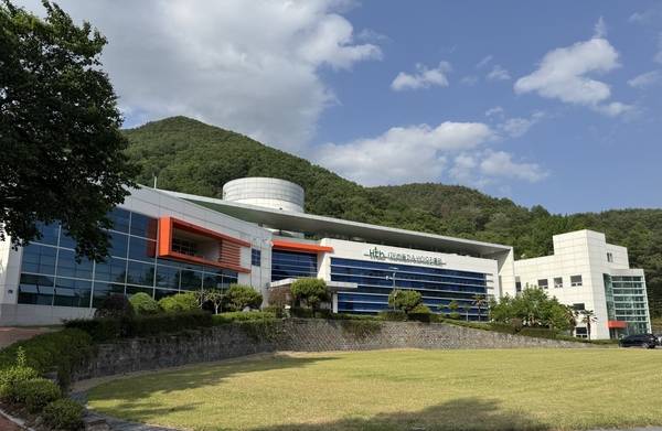 하동차&바이오진흥원 전경. /하동군