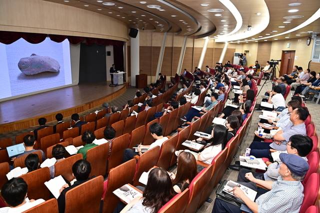 ▲ 11일 대구경북첨단의료산업진흥재단에서 대구 동구 부인사의 국가사적 승격을 위한 국제학술세미나가 진행되고 있다. 동구청 제공