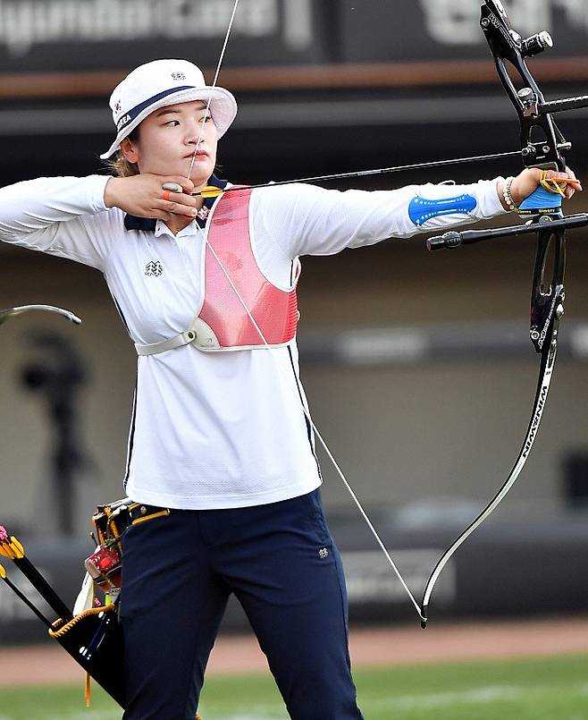 사격하는 강채영. 뉴시스