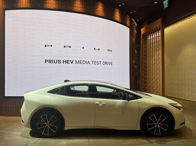 프리우스 AWD 측면. 사진=이상진