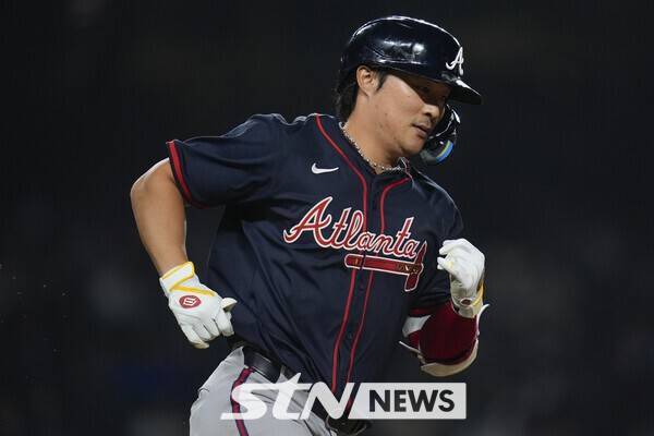애틀랜타 브레이브스의 김하성이 3일(현지 시간) 미 일리노이주 시카고의 리글리 필드에서 열린 2025 메이저리그 시카고 컵스와 경기 7회 초 3점 홈런을 친 후 베이스를 돌고 있다. /사진=뉴시스(AP)