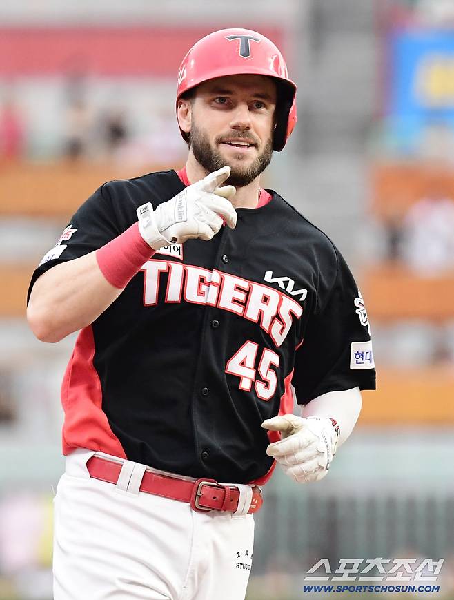 28일 인천 SSG랜더스필드에서 열린 KBO리그 SSG와 KIA의 경기. 1회초 선제 솔로홈런 날린 KIA 위즈덤. 인천=송정헌 기자songs@sportschosun.com/2025.08.28/