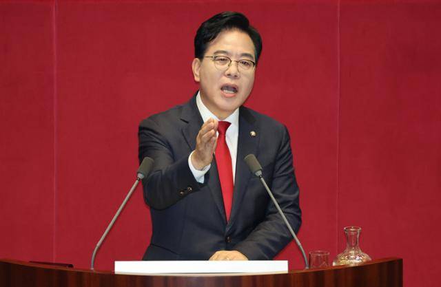 송언석 국민의힘 원내대표가 10일 국회 본회의장에서 교섭단체 대표 연설을 하고 있다. 고영권 기자