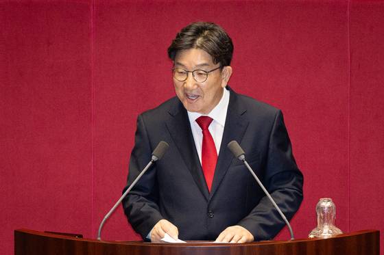 권성동 국민의힘 의원이 11일 서울 여의도 국회에서 열린 제429회 국회(정기회) 제4차 본회의에서 자신에 대한 체포동의안 상정에 신상 발언을 하고 있다. 뉴스1