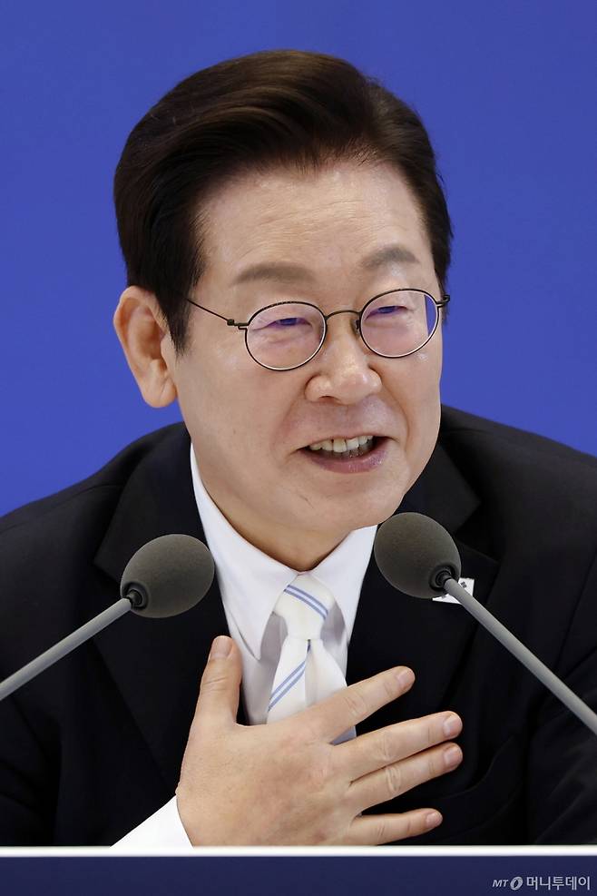 [서울=뉴시스] 최동준 기자 = 이재명 대통령이 11일 청와대 영빈관에서 열린 취임 100일 기자회견 '회복을 위한 100일, 미래를 위한 성장'에서 질문에 답변하고 있다. 2025.09.11. photocdj@newsis.com /사진=최동준