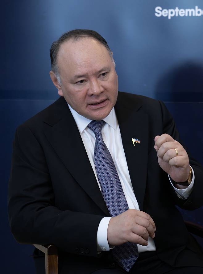 길베르토 테오도로 필리핀 국방부 장관은 무기 도입 시 핵심 고려사항으로 비용, 전략적 동맹, 공급망 신뢰성을 꼽았다. 임세준 기자