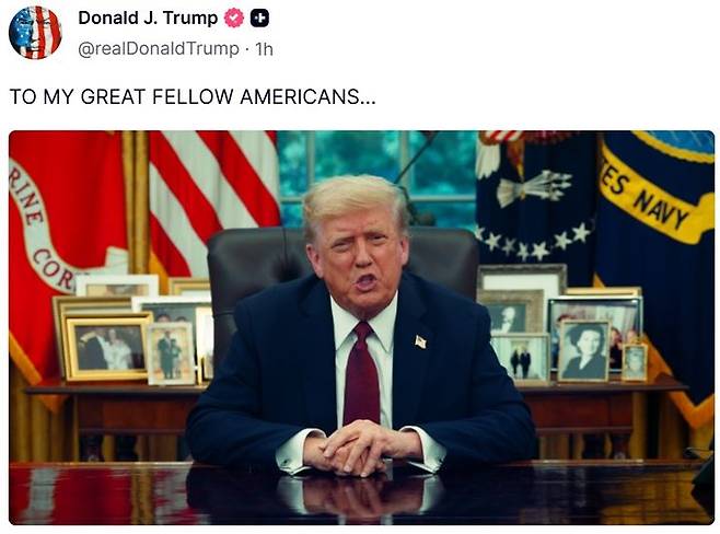 도널드 트럼프 미국 대통령이 10일(현지 시간) 보수 정치 활동가 찰리 커크의 총격 피살에 관해 영상 성명에서 발언하고 있다. 2025.09.11. *재판매 및 DB 금지