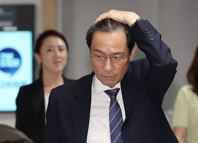 정무위 당정협의회 향하는 우상호 정무수석     (서울=연합뉴스) 박동주 기자 = 우상호 대통령실 정무수석이 1일 서울 여의도 국회 의원회관에서 열린 정무위 당정협의회 회의실로 향하고 있다. 2025.9.1     pdj6635@yna.co.kr (끝)   <저작권자(c) 연합뉴스, 무단 전재-재배포, AI 학습 및 활용 금지> 연합뉴스