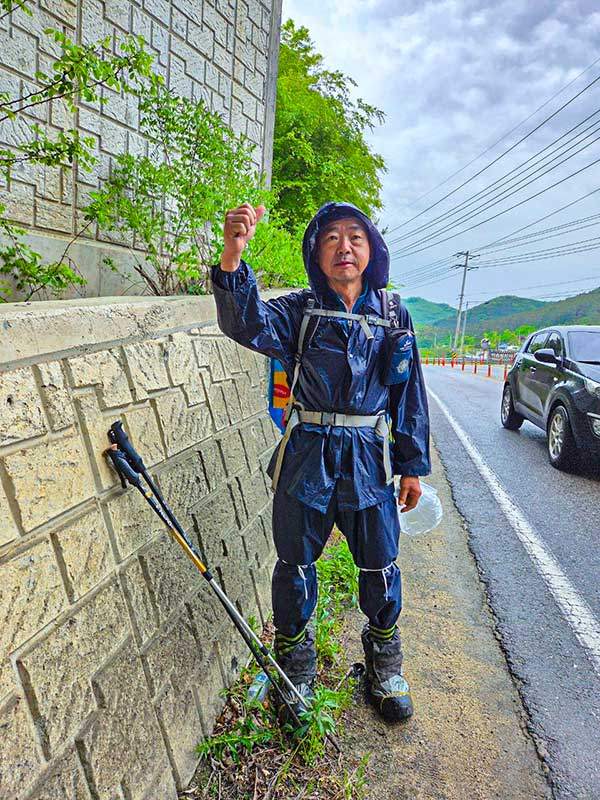 이번 호남국공연산 산행 중 화이팅 포즈를 취했다.