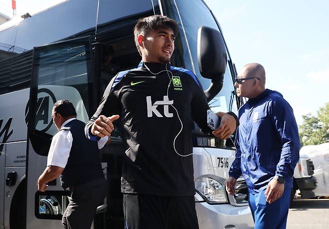 ▲ 카스트로프는 한국 대표팀의 새로운 퍼즐 조각이자, 묀헨글라트바흐의 잠재적 자원이다. 9월 A매치 기간을 통해 한층 더 반등할 계기를 마련했다. 태극마크를 달고 선명히 보여준 투지와 에너지를 이제 분데스리가 무대에서도 증명하면 한 스텝 더 도약할 수 있다. ⓒ 연합뉴스