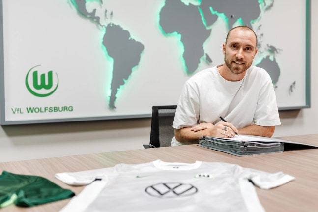 ▲ 에릭센은 이제 독일 무대에서 마지막 불꽃을 태우려 한다. 여전히 창조적인 패스로 경기를 지배할 수 있을지, 그리고 경험과 리더십으로 볼프스부르크에 어떤 가치를 더할지가 관심사다. 기적 같은 복귀를 넘어, 굴곡진 여정 속에서도 빛을 잃지 않는 플레이메이커의 이야기는 아직 끝나지 않았다. ⓒ 볼프스부르크