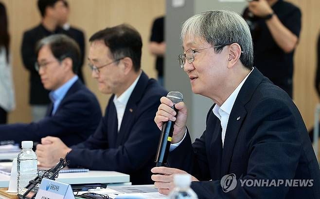 금감원장-빅테크 CEO 간담회 개최 (서울=연합뉴스) 한종찬 기자 = 이찬진 금융감독원장이 11일 서울 강남구 네이버스퀘어에서 열린 금융감독원장-빅테크 CEO 간담회에서 발언하고 있다. 2025.9.11 saba@yna.co.kr