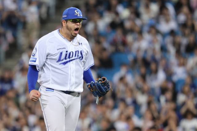 삼성 라이온즈 선발 투수 후라도가 7회 피칭을 마친 뒤 포효하고 있다. 삼성 제공