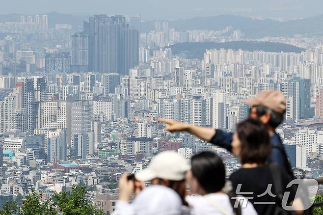 서울 중구 남산에서 바라본 시내 아파트 단지 모습./뉴스1 ⓒ News1 민경석 기자