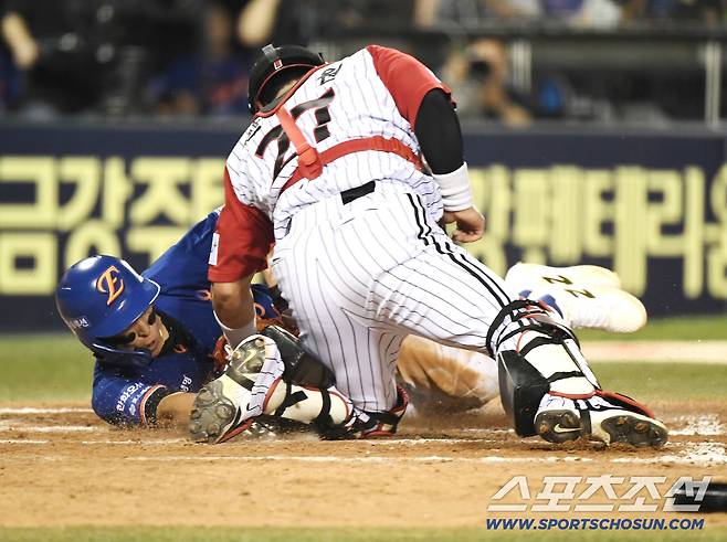 10일 서울 잠실구장에서 열린 한화-LG전. 7회초 1사 3루 문현빈의 내야땅볼 때 3루주자 손아섭이 홈에서 세이프되고 있다. 잠실=정재근 기자 cjg@sportschosun.com/2025.8.10/