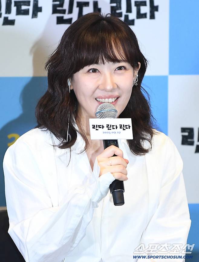 영화 '린다 린다 린다' 재개봉 언론 시사회 및 기자간담회가 12일 오후 서울 강남구 코엑스 메가박스에서 열렸다. 배우 마에다 아키가 소감을 말하고 있다. 정재근 기자 cjg@sportschosun.com/2025.9.12/