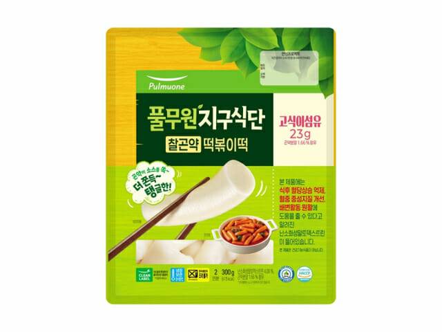 ‘지구식단 찰곤약 떡볶이떡’ (제공=풀무원)