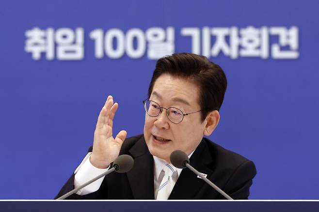 이재명 대통령이 11일 청와대 영빈관에서 열린 취임 100일 기자회견 ‘회복을 위한 100일, 미래를 위한 성장’에서 질문에 답변하고 있다. 2025.09.11 [서울=뉴시스]