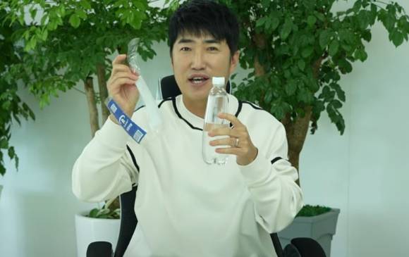 개그맨 장동민이 특허를 낸 라벨 분리 기술을 설명하고 있다. [사진=창업·벤처 녹색융합클러스터 창업지구 유튜브]