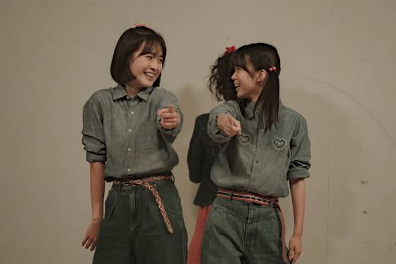 '은중과 상연'의 천상연(왼쪽)역의 아역은 박서경(15) 배우가, 류은중 역의 아역은 도영서(14) 배우가 맡았다. 사진 넷플릭스