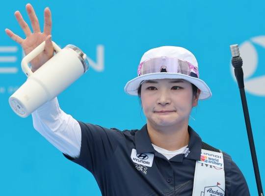 안산과의 맞대결 승리한 강채영. 사진[연합뉴스]