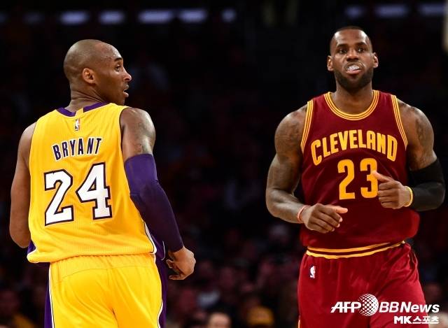 하워드는 코비와 르브론 중 누가 더 뛰어난 선수인지에 대한 질문에 어떤 답을 내렸을까. 그는 “득점 능력만 보면 코비를 선택할 것이다. 다만 모든 걸 종합하면 르브론을 인정해야 한다”고 전했다. 사진=AFPBBNews=News1