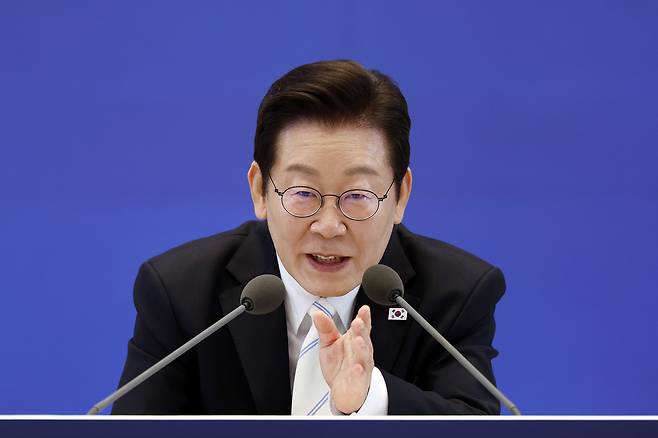 이재명 대통령이 11일 청와대 영빈관에서 열린 취임 100일 기자회견 ‘회복을 위한 100일, 미래를 위한 성장’에서 발언하고 있다. [연합]