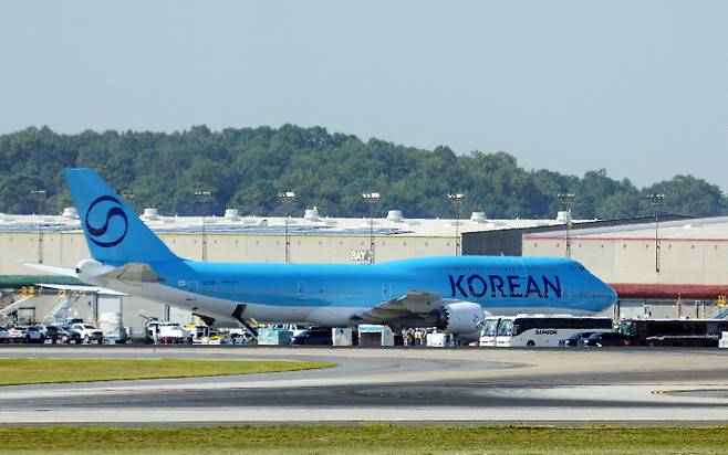 석방된 한국인 근로자 전세기 탑승. 연합뉴스