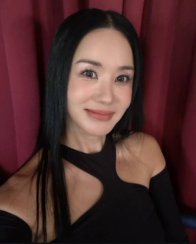 가수 겸 배우 엄정화. 엄정화 인스타그램 캡처