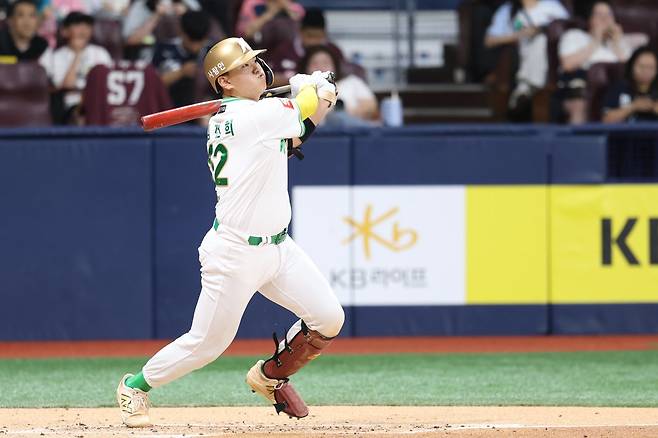 키움 김건희는 11일 고척 NC와 홈경기에서 4번타자 포수로 선발출전해 3타수 2안타 2타점 1볼넷으로 활약했다. 결승타와 도루 저지로 연승에 힘을 보탰다. 사진제공｜키움 히어로즈