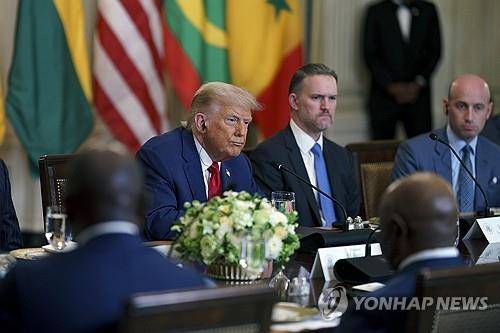 7월 9일(현지시간) 백악관에서 아프리카 5개국 정상과 만난 도널드 트럼프 대통령 [UPI 연합뉴스 자료사진. 재판매 및 DB 금지]