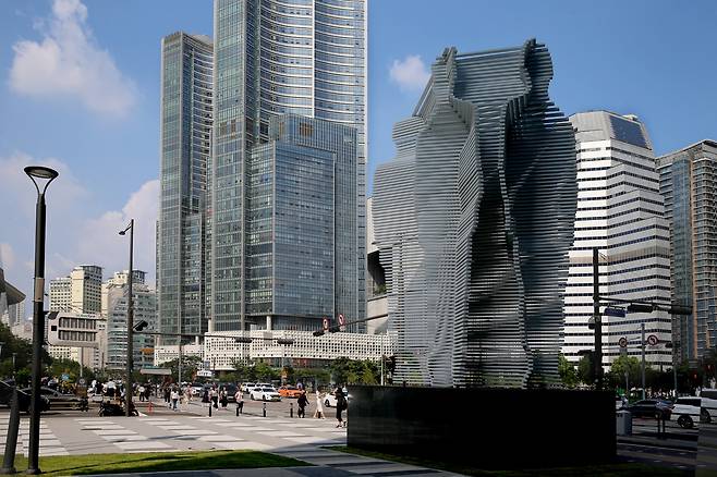 이용덕 작 '위대한 결집' 서울 용산역 광장에 설치된 이용덕 작 '위대한 결집'.
[LYD 스튜디오 제공. 재판매 및 DB 금지]