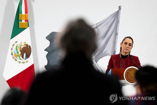 기자회견하는 클라우디아 셰인바움 멕시코 대통령 [로이터 연합뉴스 자료사진. 재판매 및 DB 금지]