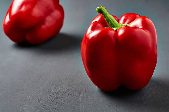 빨간 피망은 비타민C 함량이 높아 강력한 항산화 작용과 함께 콜라겐 합성을 지원한다. [사진= 게티이미지뱅크]