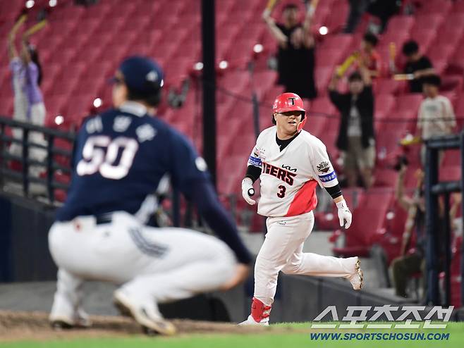 12일 광주 기아챔피언스필드에서 열린 KIA와 두산의 경기. 9회말 KIA 김선빈이 끝내기 안타를 날렸다. 환호하는 김선빈. 광주=송정헌 기자songs@sportschosun.com/2025.09.12/