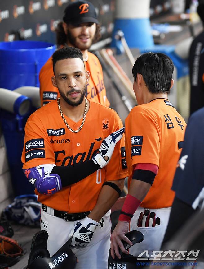 13일 대전 한화생명볼파크에서 열린 한화 이글스와 키움 히어로즈의 경기. 5회말 1사 만루 한화 리베라토가 만루포를 터뜨린 뒤 환호하고 있다. 대전=박재만 기자 pjm@sportschosun.com/2025.09.13/