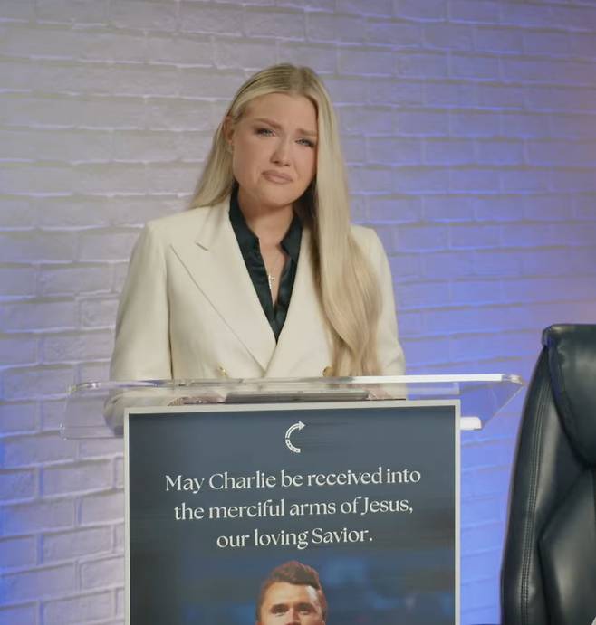 찰리 커크 터닝포인트 USA 대표의 베우자인 에리카가 12일 커크의 스튜디오에서 연설을 하고 있다. /유튜브