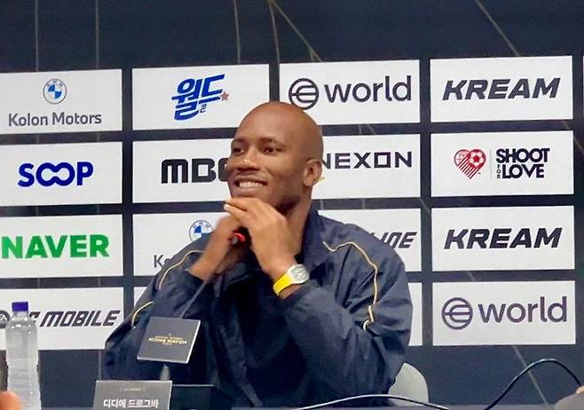 디디에 드로그바 선수가 13일 서울월드컵경기장에서 열린 '아이콘매치 2025: 창의 귀환, 반격의 시작' 경기 전 미디어 간담회에서 질의응답하고 있다.ⓒ데일리안 이주은 기자