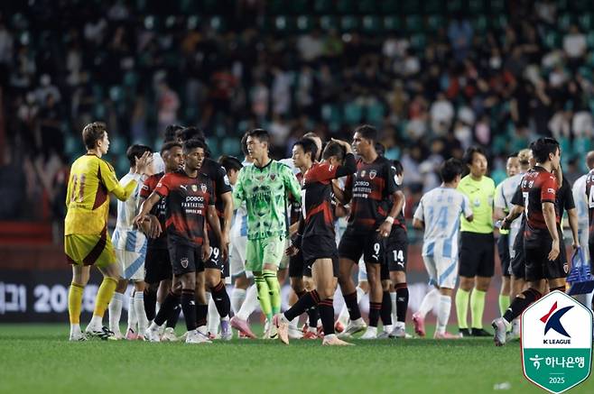 포항과 울산 선수단의 모습. 사진=프로축구연맹