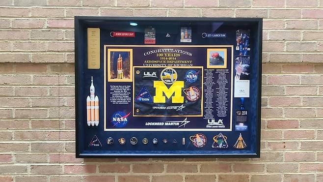 미시간대 항공우주공학과 100주년 기념기. 미시간대는 미국 최초로 항공우주공학과를 설립했다. / 앤아버=강경주 기자