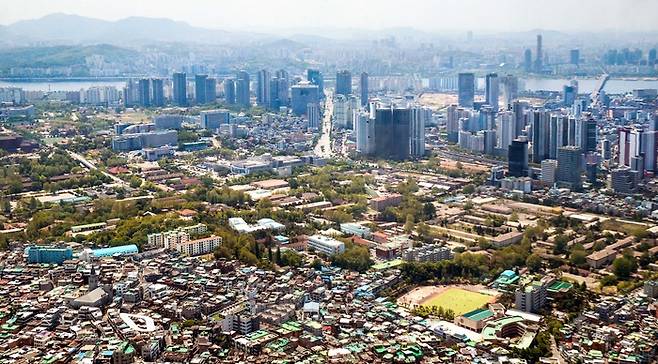 서울 남산에서 내려다본 용산구 일대 전경 [이승환 기자]