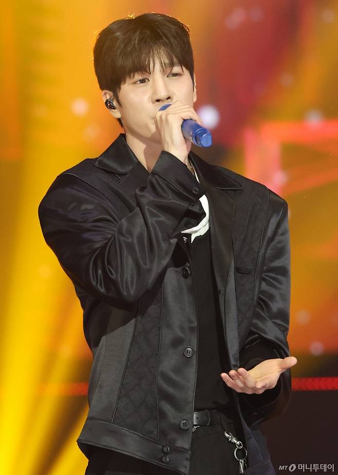 (서울=뉴스1) 권현진 기자 = 가수 정동원이 16일 오후 서울 마포구 상암동 SBS 프리즘타워에서 열린 SBS Life '더 트롯쇼'에 출연해 'Show up'을 선보이고 있다. 2025.6.16/뉴스1 Copyright (C) 뉴스1. All rights reserved. 무단 전재 및 재배포, AI학습 이용 금지. /사진=(서울=뉴스1) 권현진 기자