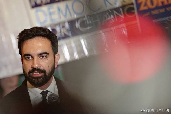 조란 맘다니 민주당 뉴욕시장 후보가 지난 7월10일(현지시간) 기자회견에서 발언하고 있다. /뉴욕 로이터=뉴스1