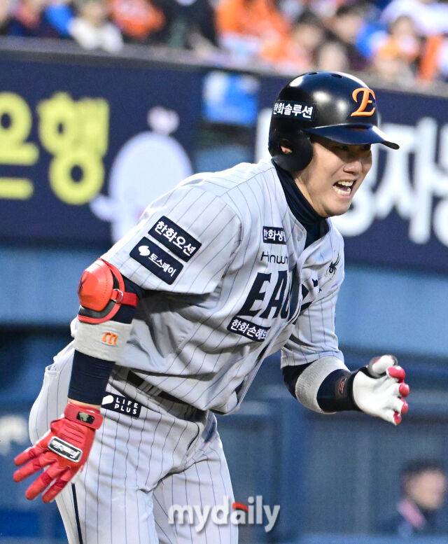 2025년 4월 10일 오후 서울 잠실구장에서 진행된 '2025 신한 SOL뱅크 KBO 리그' 한화 이글스와 두산 베어스의 경기. 한화 하주석이 3회초 선두타자로 나와 2루수 땅볼을 친 뒤 전력질주하고 있다./마이데일리