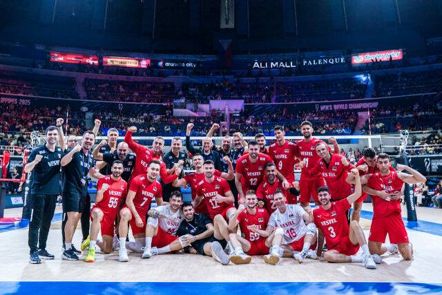 일본을 상대로 이변의 1승을 거둔 튀르키예./FIVB